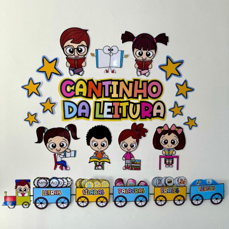 PRODUTO DIGITAL ITENS INCLUIDOS: • Painel com o tema Cantinho da Leitura, na proposta de um recurso de parede com fichas de letras, sílabas, palavras, frases e textos, ideal para trabalhar a leitura na rotina da sala de aula, com proposta pedagógica para crianças em fase de alfabetização. • Trenzinho com caixinhas para guardar as fichas. • 28 fichas com frases. • 12 fichas com textos. FICHA TÉCNICA: • Dimensões do painel: aproximadamente 1.30 m altura x 1.50 m largura. • Número de folhas painel: 29. • Número de folhas trenzinho e fichas: 53. • Identificação: 131. ORIENTAÇÕES PARA DOWNLOAD: • Arquivo digital em PDF. • Tamanho A4. • Já vem prontinho para imprimir, recortar e montar. COMO BAIXAR: • Depois de concluir a compra, faça o download direto pelo site. • No topo do site, clique em “Fazer Download”. • Confira seu e-mail: • Veja sua caixa de entrada.